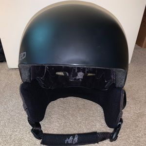 Burton RED snowboard helmet
